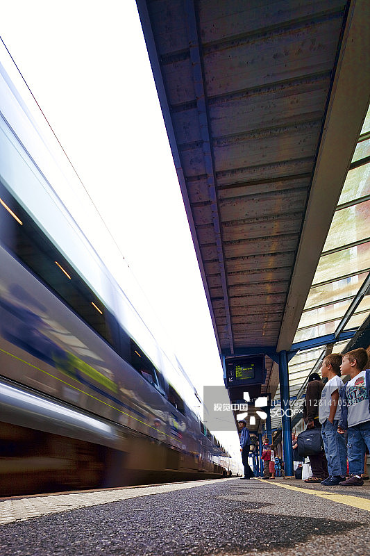 法国布列塔尼瓦讷小镇火车站图片素材