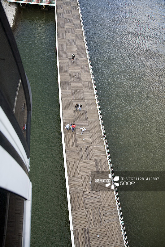 里斯本Expo8海上人行天桥鸟瞰图图片素材