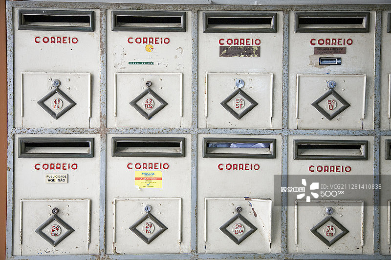 里斯本巴伊鲁 Alto 区的老式邮箱图片素材