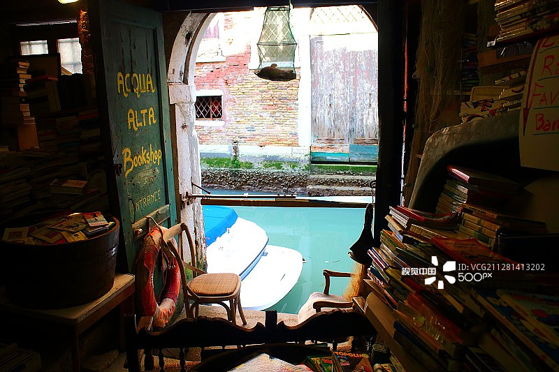 威尼斯Acqua Alta书店图片素材
