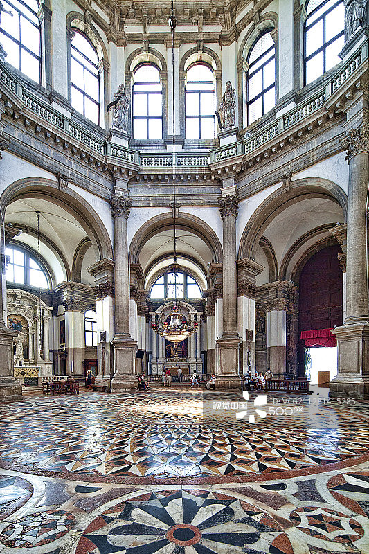 威尼斯多尔索杜罗区救主教堂内部图片素材