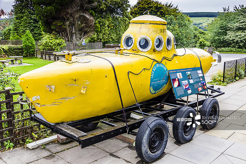 苏格兰尼斯湖水下潜艇图片素材