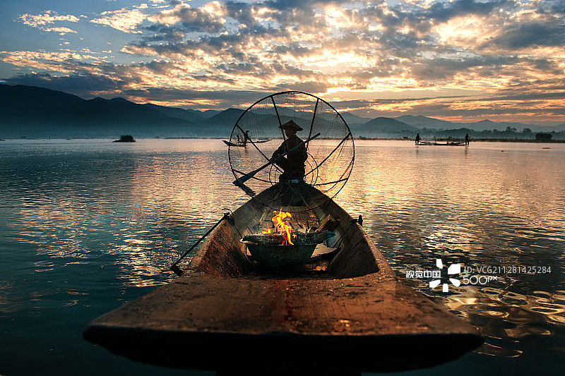 缅甸掸邦茵莱湖的日出图片素材