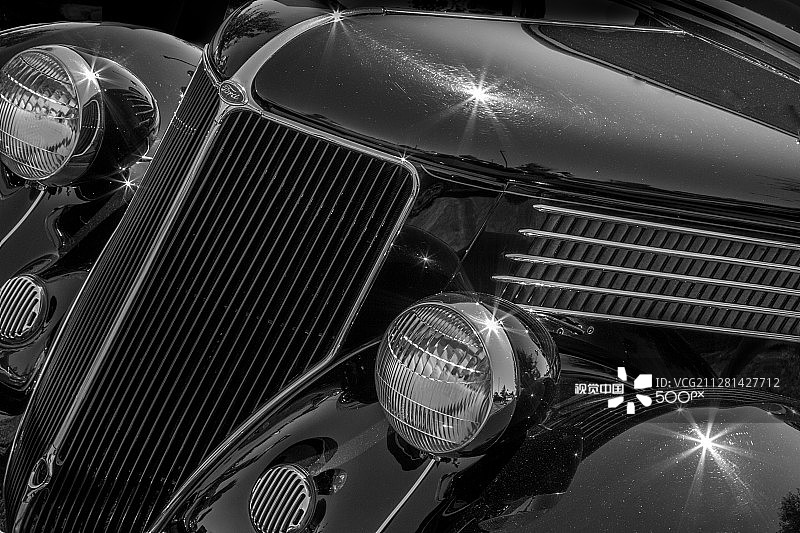 一辆漂亮的福特汽车图片素材