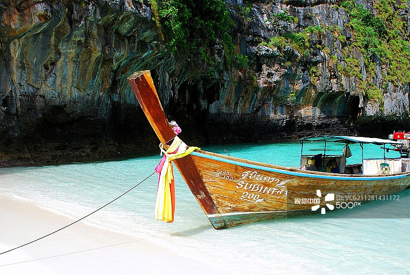 玛雅湾的长尾船图片素材