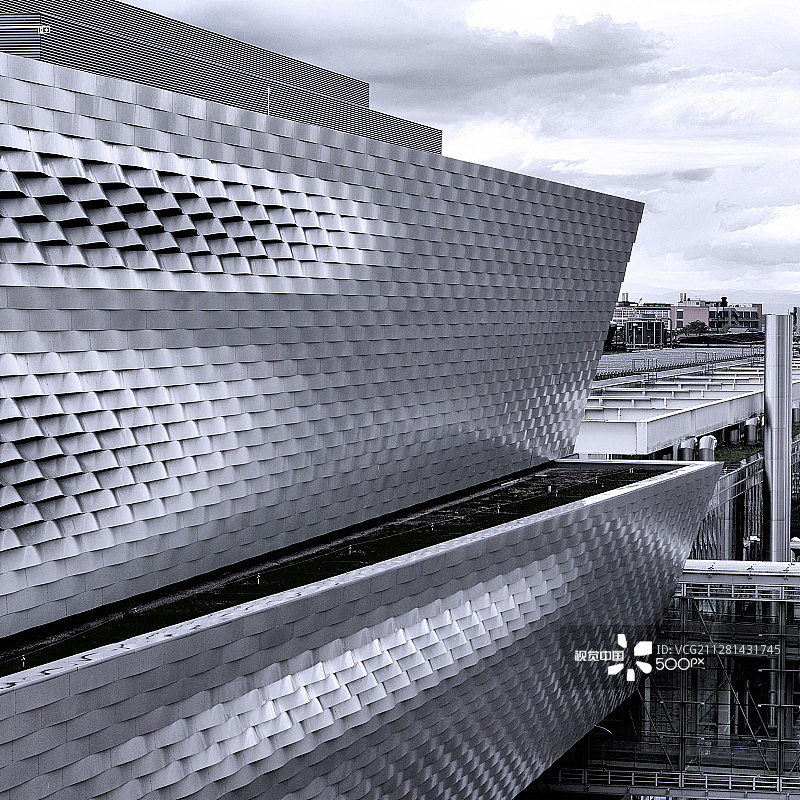 闪亮盔甲中的宇宙飞船图片素材