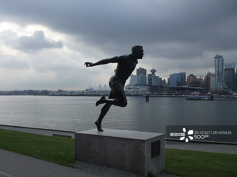 温哥华斯坦利公园的奔跑者雕像图片素材