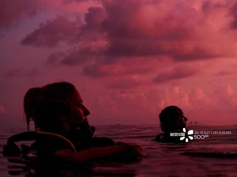 泰国安通的日出潜水图片素材