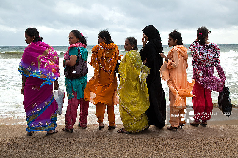 穿着纱丽的斯里兰卡妇女图片素材