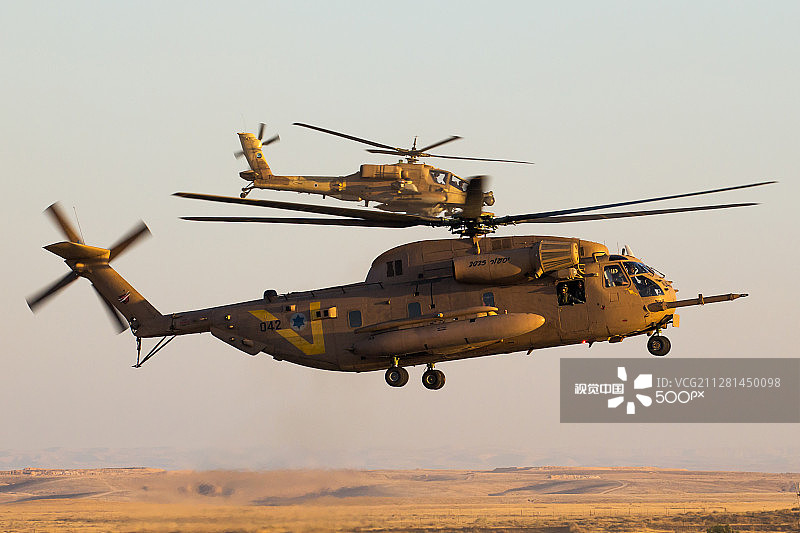 双重麻烦图片素材