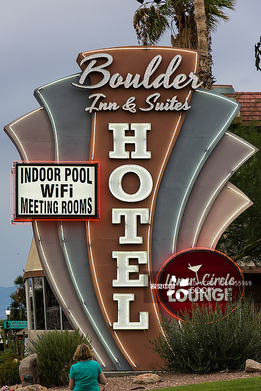 博尔德市的霓虹灯标志图片素材