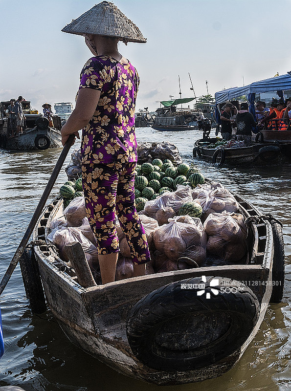 前往湄公河三角洲的集市图片素材