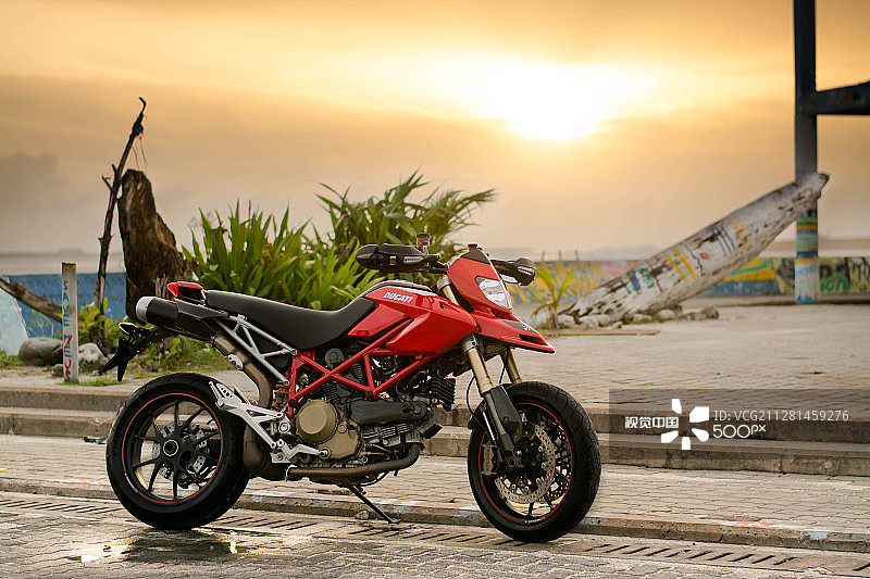 Ducati Hypermotard 1100s图片素材