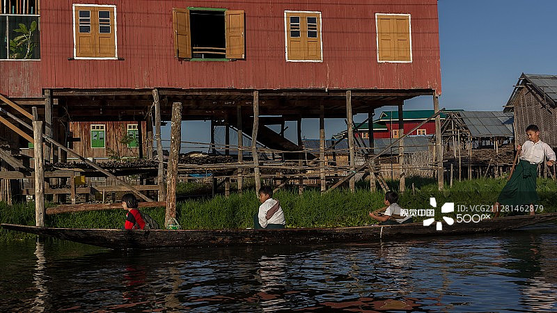 每日上学之路图片素材