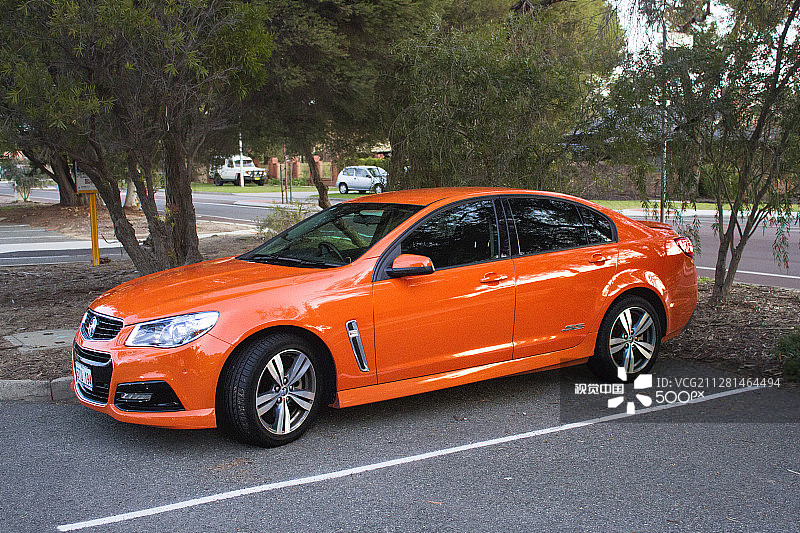 橙色霍顿科莫多汽车图片素材