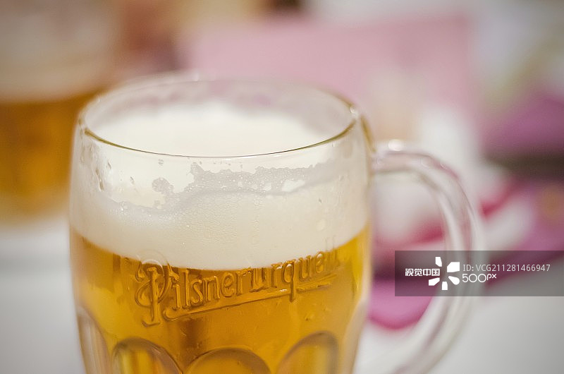 静物摄影 - 比尔森啤酒图片素材