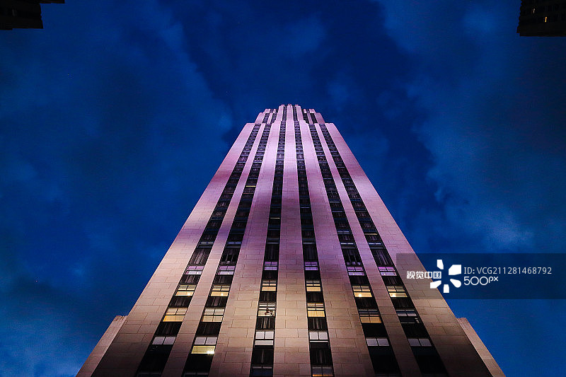 夜幕下的洛克菲勒中心图片素材