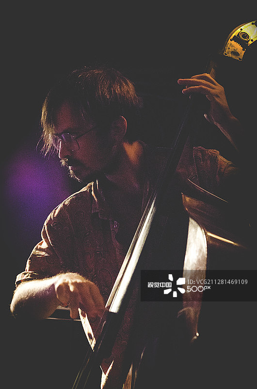 贝斯手图片素材