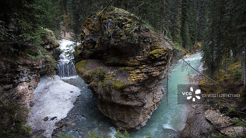 加拿大艾伯塔省班夫国家公园约翰斯顿峡谷图片素材
