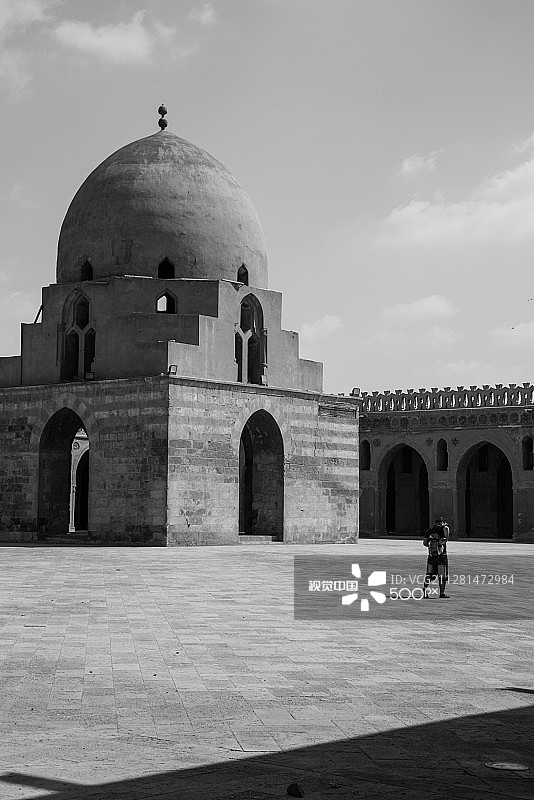 伊本·图伦清真寺，埃及开罗图片素材