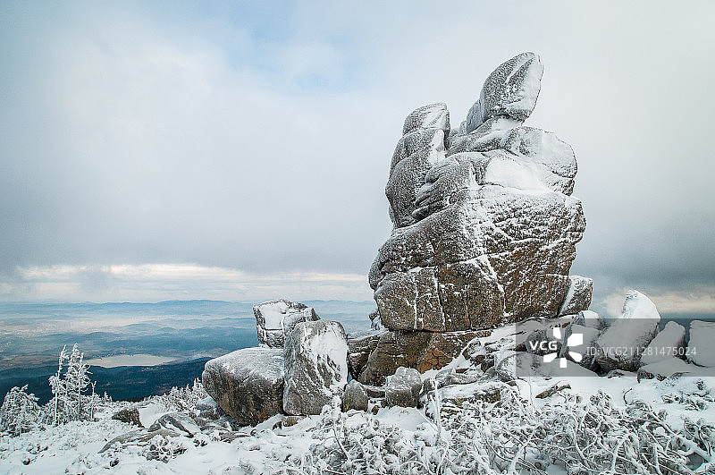 雪中岩层图片素材