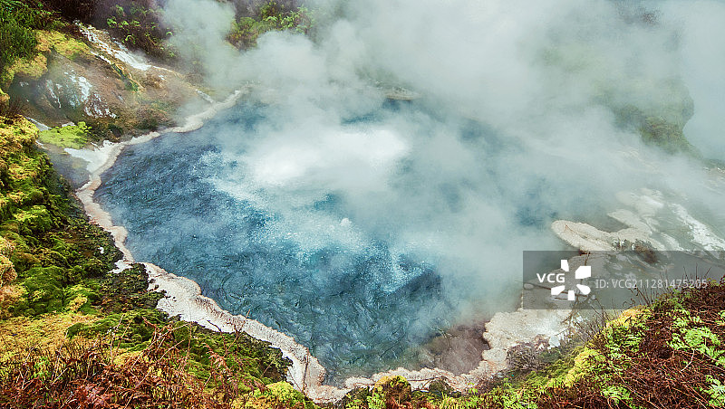 新西兰北岛罗托鲁阿温泉蒸汽景观图片素材