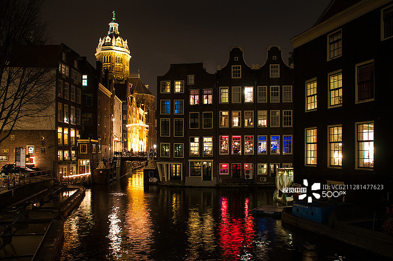 夜间圣尼古拉斯教堂图片素材