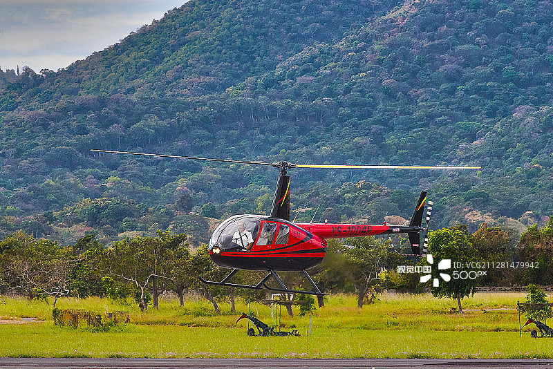罗宾逊R-44 Raven 2直升机图片素材