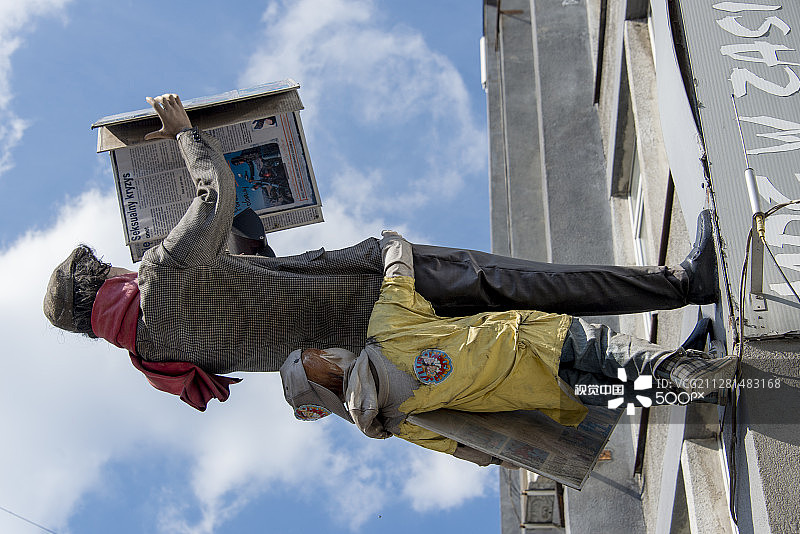 在墙上攀爬图片素材