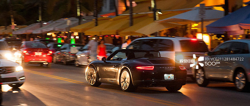 在海洋大道上巡游图片素材