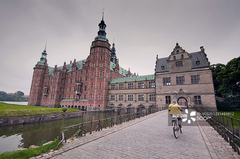 丹麦腓特烈堡城堡：后院景观图片素材