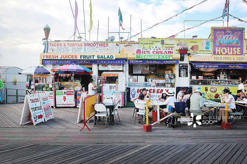 康尼岛木板路图片素材