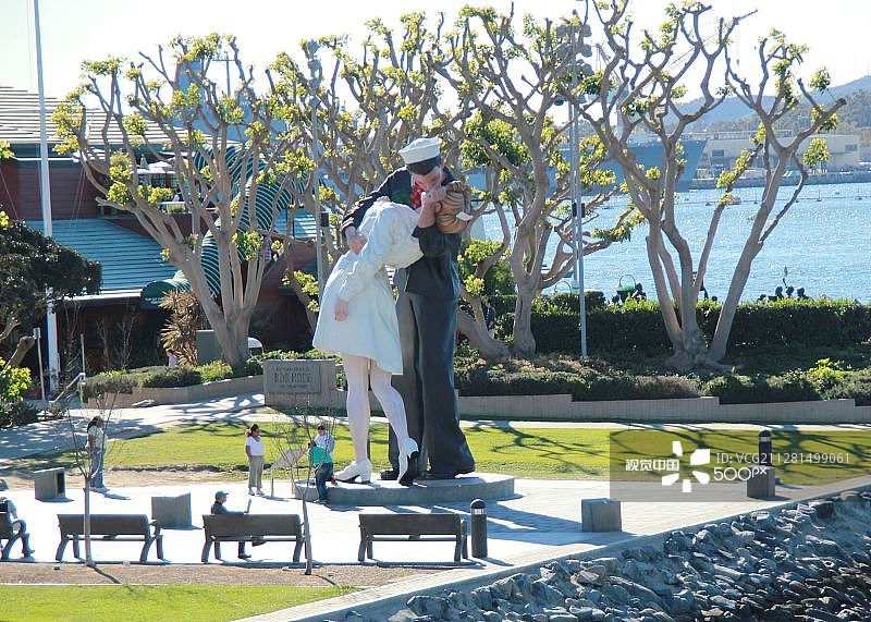 游乐场之吻图片素材