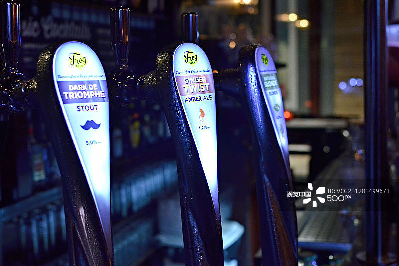 巴黎蛙人酒吧的精酿啤酒图片素材