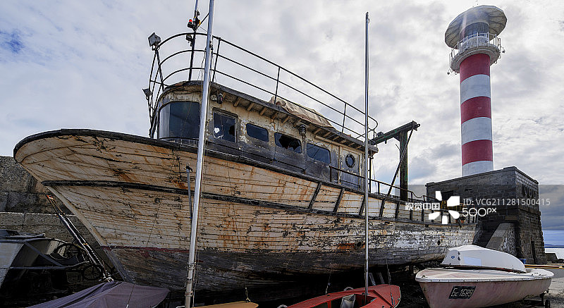 老式纵帆船图片素材