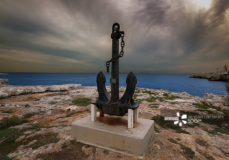 暴风雨中的锚图片素材