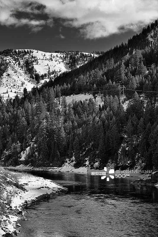 欣赏群山和蛇河（黑白照片）图片素材