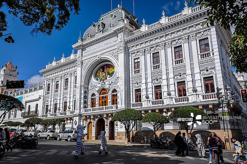 苏克雷市中心广场的丘基萨卡省政府图片素材