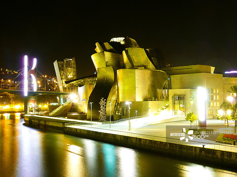 夜晚的古根海姆图片素材