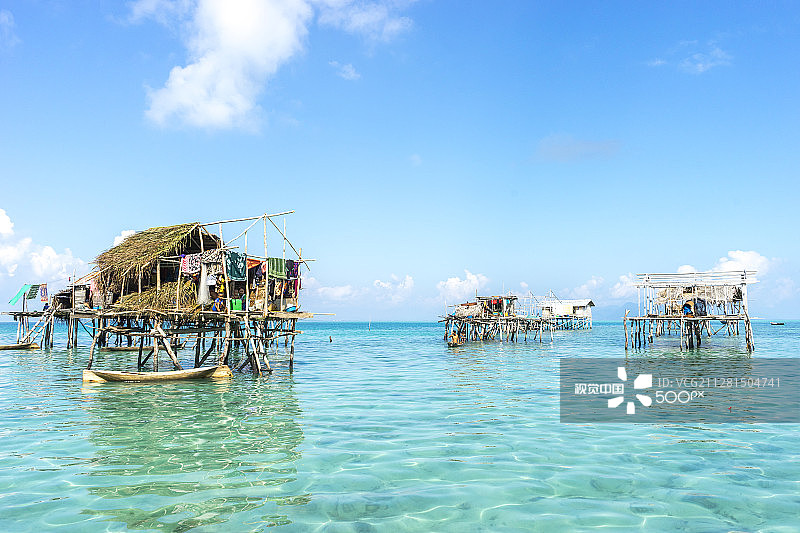 马来西亚沙巴州博加亚岛上的巴瑶族房屋图片素材