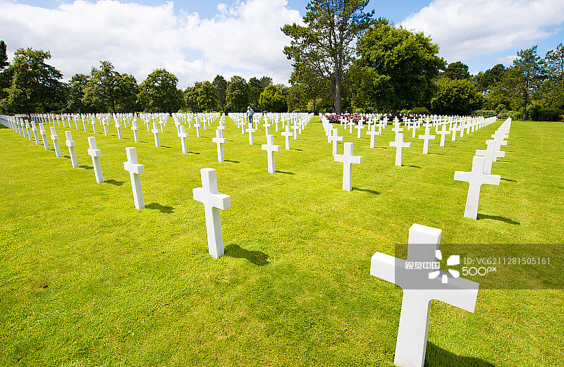 军事公墓中的坟墓——法国诺曼底奥马哈海滩图片素材