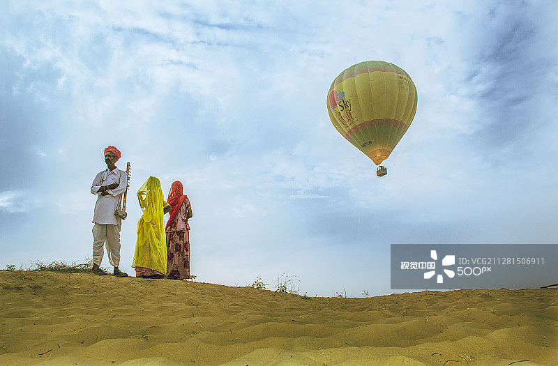 普什卡集市上的班卓琴演奏者图片素材