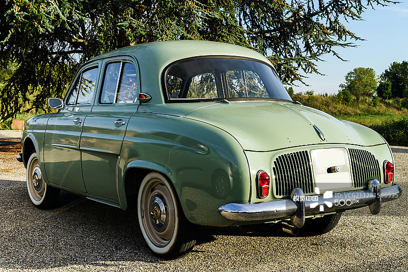 有趣的复古法式汽车图片素材