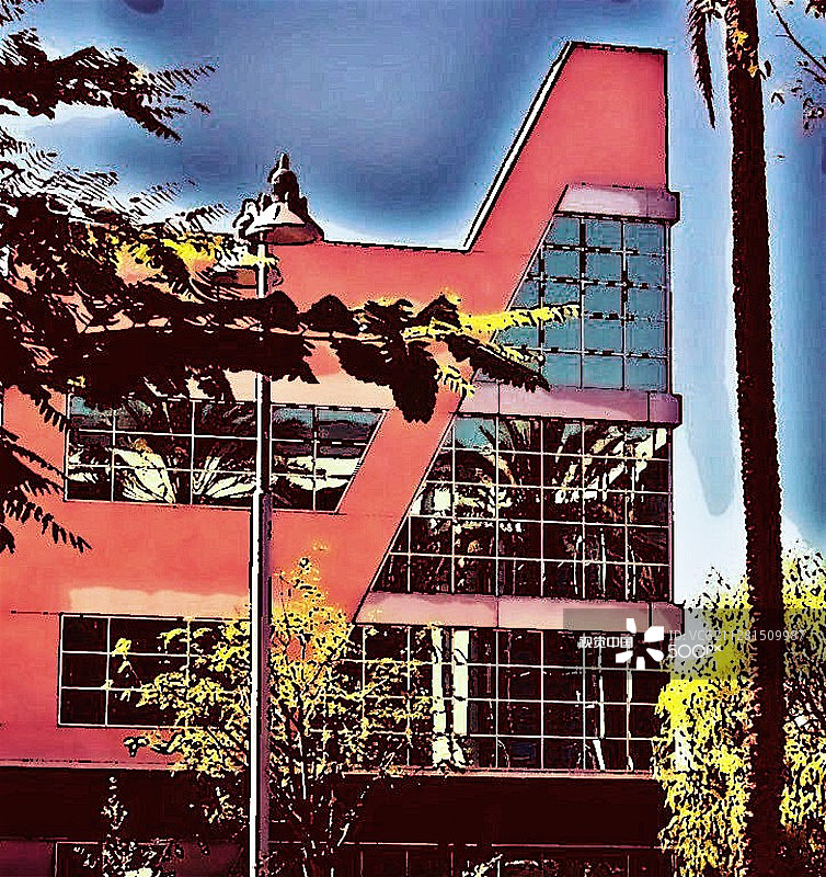 停车场附近的办公楼图片素材