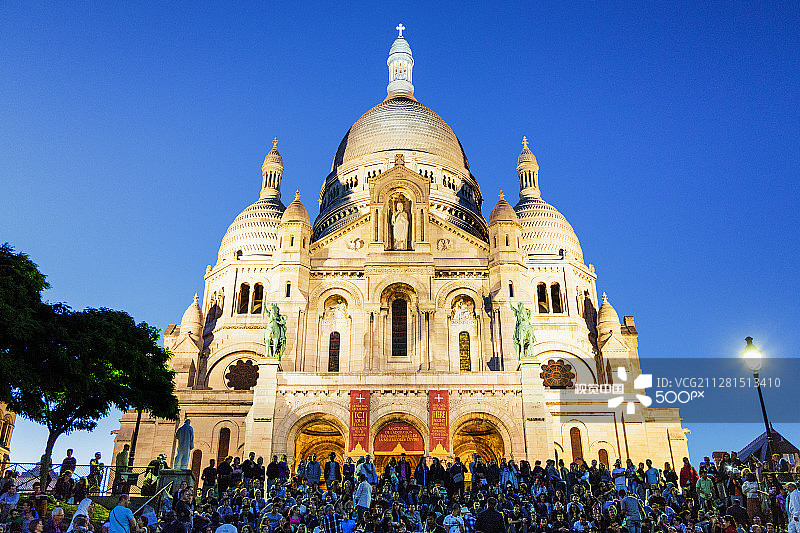 夜幕下的圣心堂图片素材