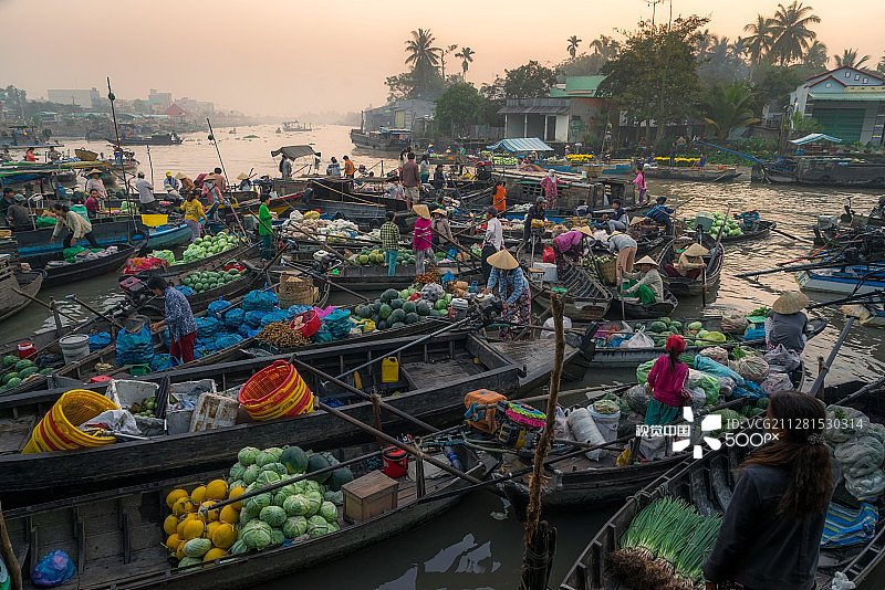 湄公河PhongDien水上市场图片素材