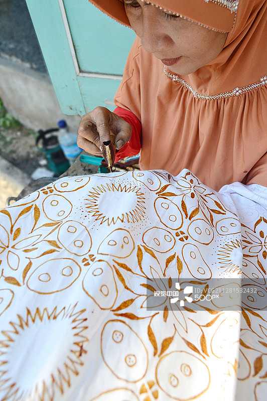 Mencanting Kawung Truntum Suryo蜡染图片素材