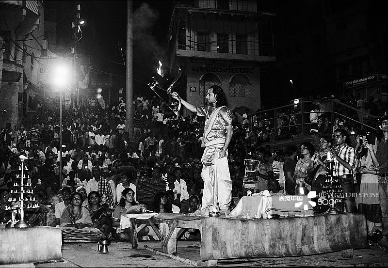 瓦拉纳西达萨斯瓦梅朵河坛的恒河夜祭图片素材