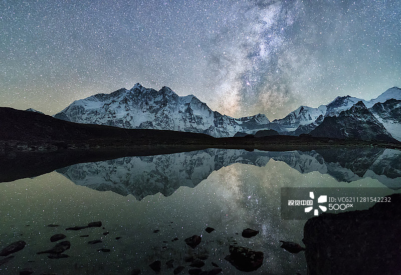 马卡鲁峰银河倒影图片素材