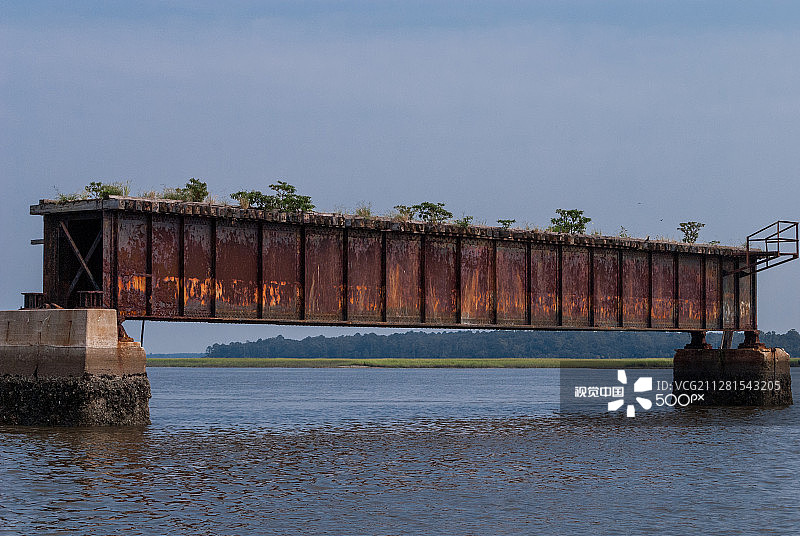 布雷斯岛废弃栈桥图片素材